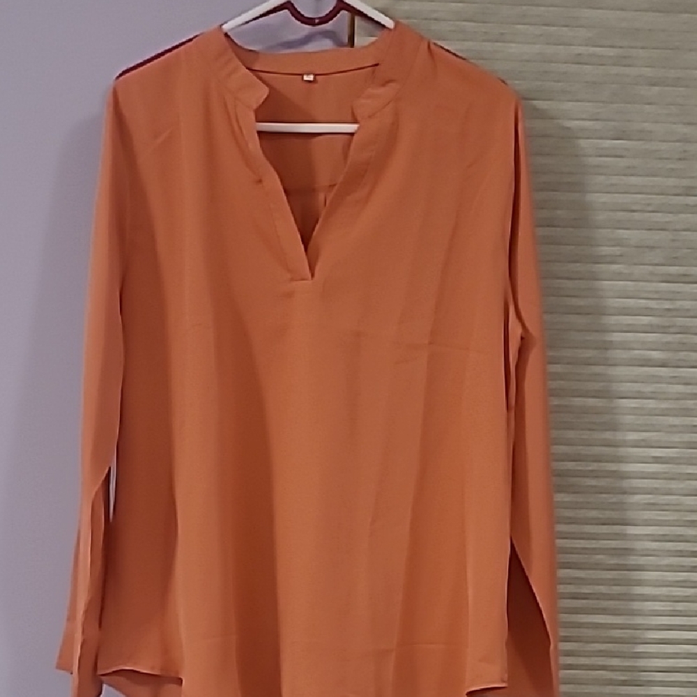 Orange Women's Top  Pick any 3 tops marked as Pick 3 and get 20% off 💖